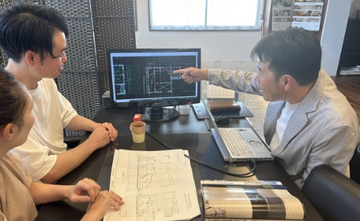 間取りの打ち合わせの風景