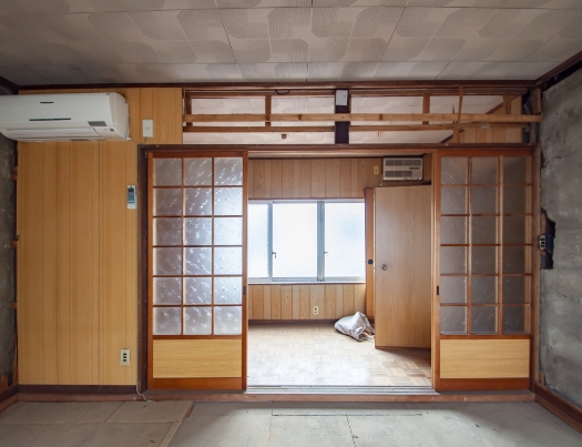 古びた室内の写真